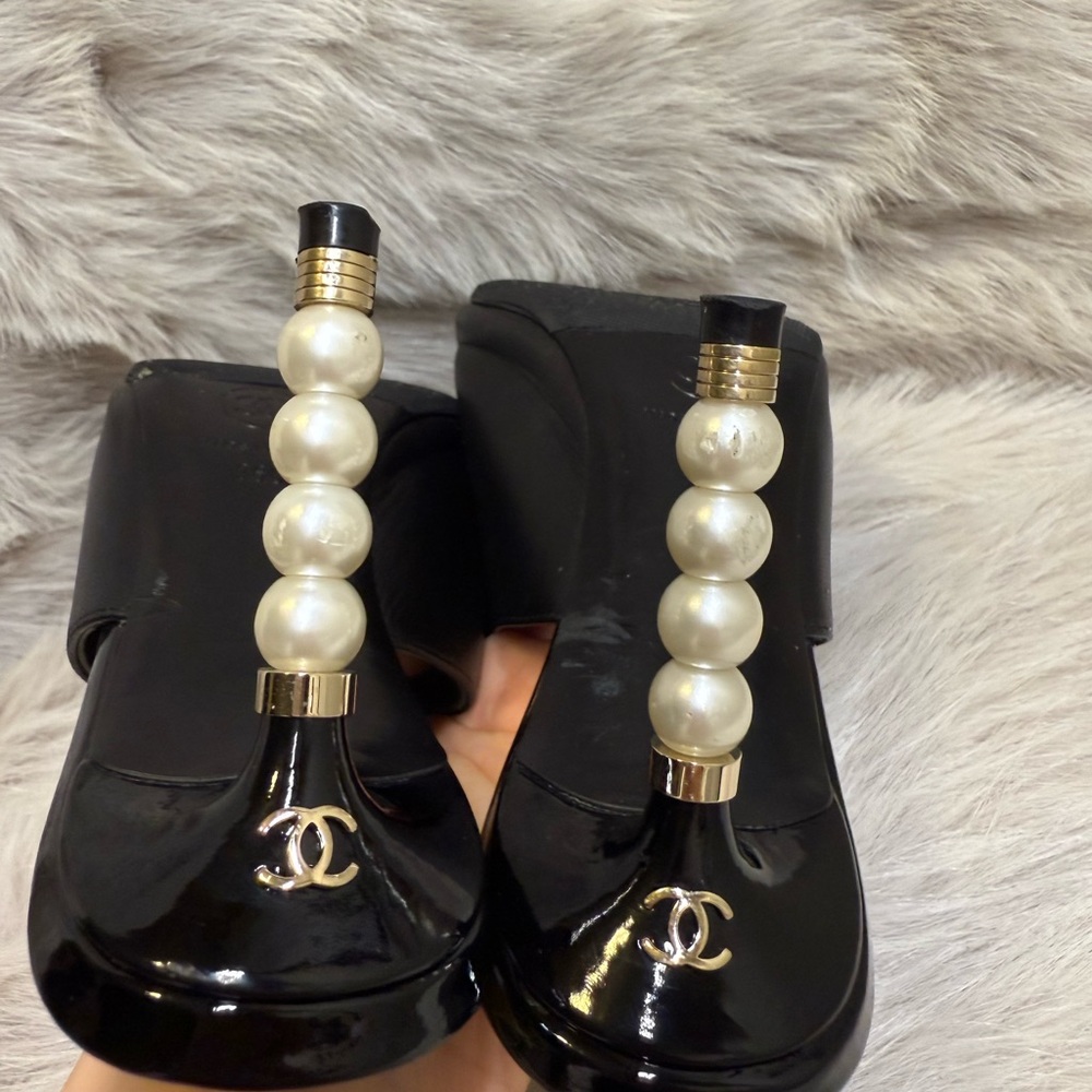 Chanel Black Mules with Patent Leather Cap Toe - Picture 4 of 9